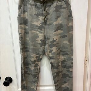 Women’s Camouflage Jogger Pants